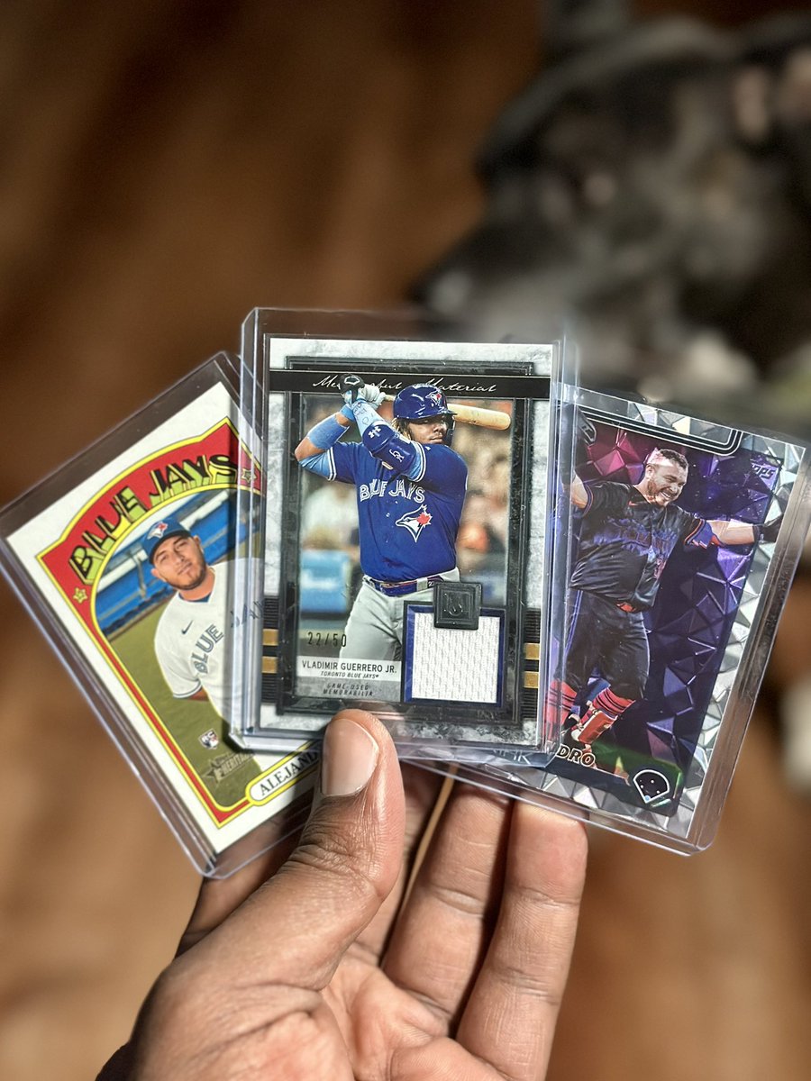 I totally thought I got scammed for these but they actually showed up today

So basically they’re free since I already accepted I lost money 

Vladdy Patch ✅
Kirk Rookie ✅
Kirk Diamanté ✅