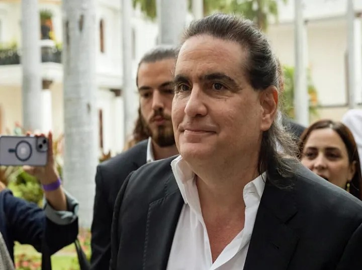 Darsy09_jpsuv's tweet image. El regreso de Alex Saab a venezuela, fue una victoria de la soberanía.Tras un injusto secuestro por parte de EEUU por su trabajo para saltar las sanciones y traer alimentos y medicinas al país,leal a nuestra patria ​🇻🇪
#AlexSaab #VenezuelaVence #RevoluciónProductiva #MinistroSaab