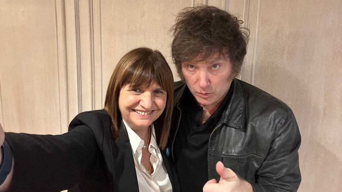 Hoy se cumplen dos años desde que el 56% de los argentinos tomamos la enorme decisión de dejar atrás la catástrofe de Massa, Cristina y Alberto, y animarnos al cambio. 

Elegimos la libertad, el rumbo y la luz al final del túnel que planteó el Presidente <a href="/JMilei/">Javier Milei</a>.

Dos años