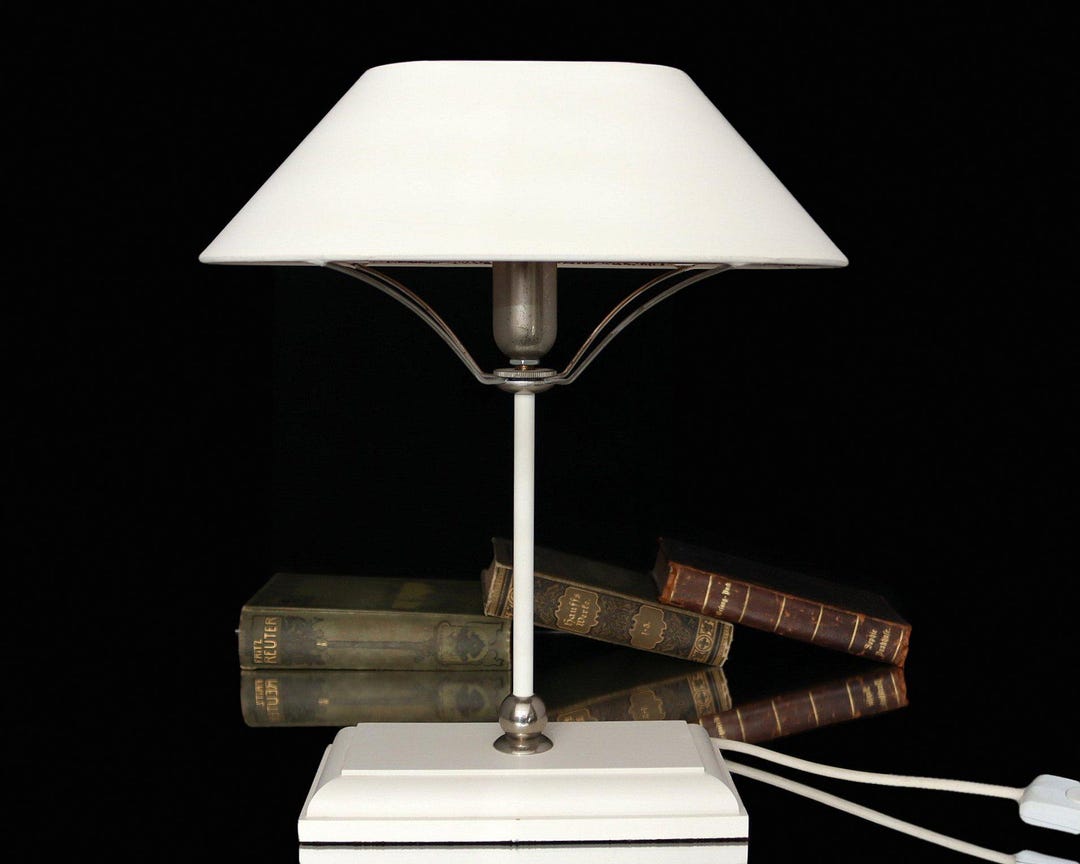 ArmoireAncienne's tweet image. Small Hamburg Table Lamp in White, Wooden Base by ArmoireAncienne dlvr.it/TPMLbM #TableLamp #MidCenturyModern #HomeDecor #VintageStyle #InteriorDesign