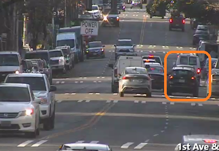 1st AveとLenora Stで衝突し、右車線をブロック。注意してください。