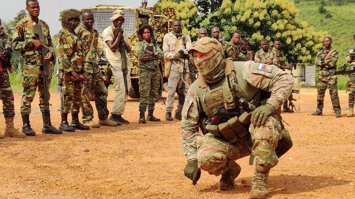 RedPrecariat's tweet image. 🧵: Multipolarity is the 🇮🇷 drone/missile program. It&apos;s 🇨🇳 solar panels electrifying the global south. It&apos;s 🇷🇺 advisors training a Sahelian army that can defend its sovereign home against 🇫🇷.

Multipolarity is an objective context now in development—it&apos;s a FIELD OF BATTLE.