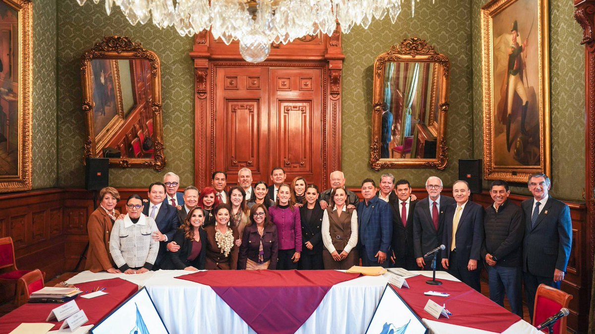 EvelynSalgadoP's tweet image. En la #CDMX sostuve una reunión muy productiva con nuestra presidenta @Claudiashein, junto a gobernadoras y gobernadores, revisamos los avances del programa @IMSS_Bienestar. Fue un espacio para reforzar la coordinación y asegurar que la atención médica llegue con dignidad y…