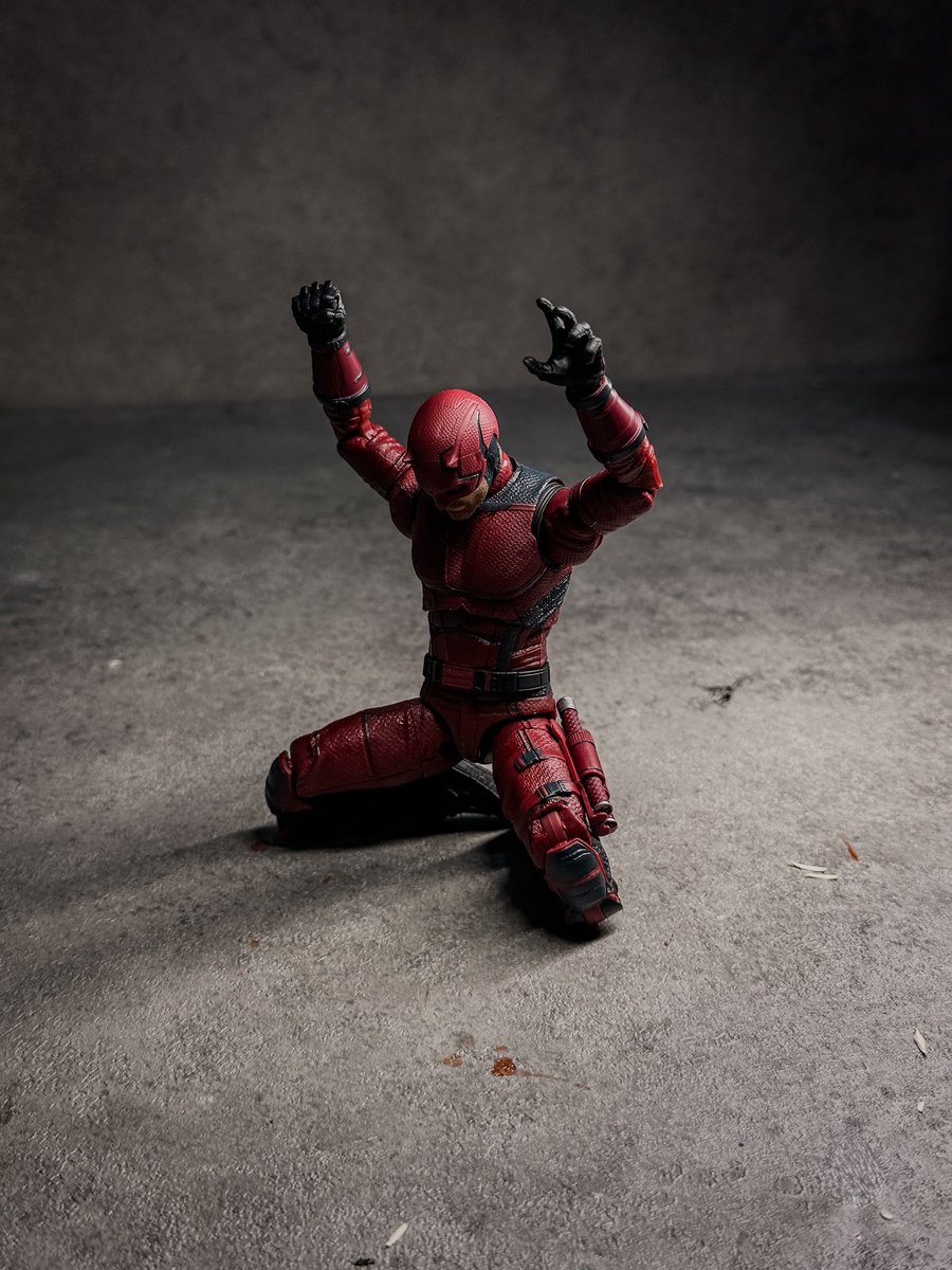 やっと我が家にもデアデビルが到着しました。
マーベルレジェンド史上、実写系でトップレベルのクオリティなのではないでしょうか。凄いなほんとに。

肩こんなに上がるんや