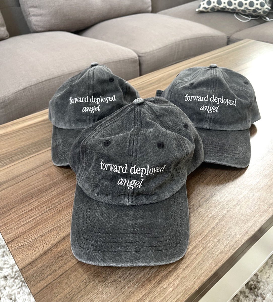forwarddeploy's tweet image. I met a VC who called themselves a “forward deployed VC” and then asked ME to give him a hat lol…

Forward deployed angels are not VCs! 🙌