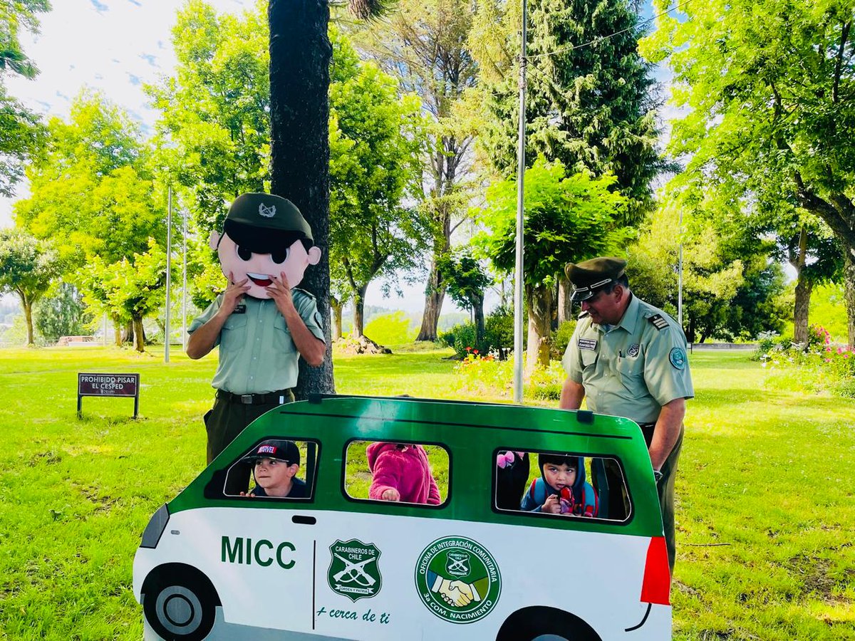 Carabineros de MiCC de la 3ra. Comisaría de #Nacimiento participó en el aniversario del Jardín Infantil Eluney, fortaleciendo la cercanía con la comunidad educativa compartiendo con niños, educadoras y familias mediante actividades recreativas y preventivas, promoviendo valores.