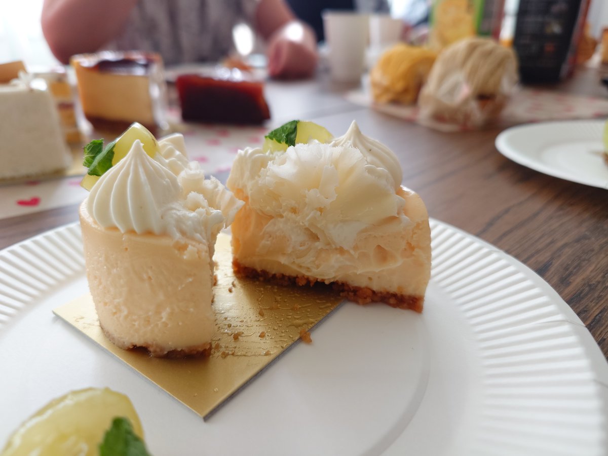 cakesukisin's tweet image. LESSのゴルゴンゾーラチーズケーキ
かなりクセつよ。私は大好き。塩味が強め、ゴルゴンゾーラの独特な香り。濃厚なチーズケーキにシャインマスカットの爽やかさをプラス。ツボれば沼るケーキ。

#LESS
#恵比寿
#ゴルゴンゾーラチーズケーキ