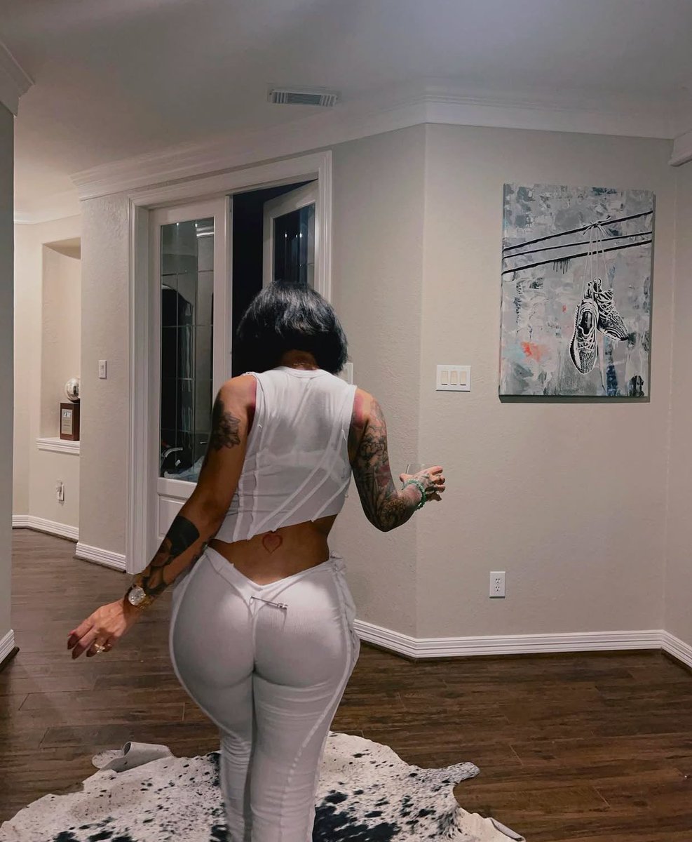 softestfem's tweet image. big mama.