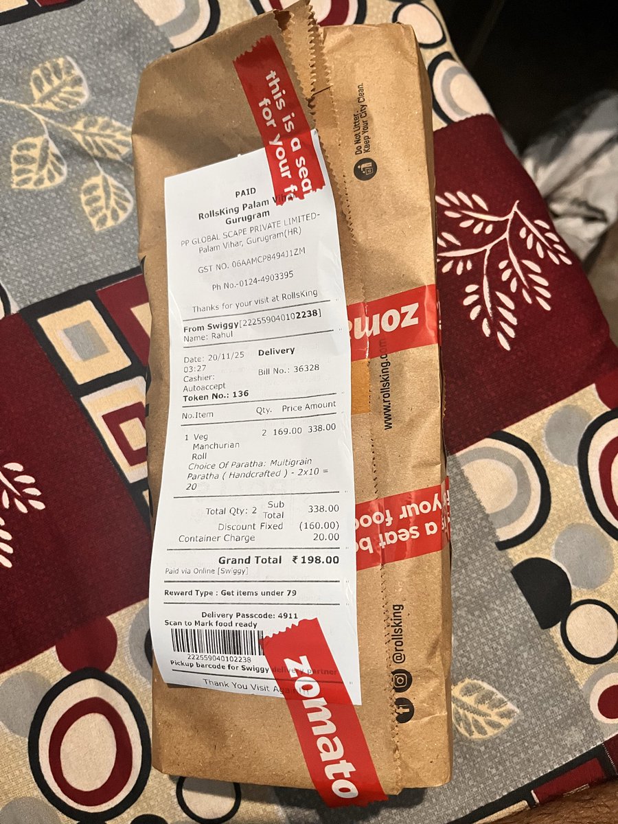 priviyat's tweet photo. क्या भाईचारा है, order on @Swiggy  and packaging by @zomato #RollsKing https://t.co/oY3q7sHfMS