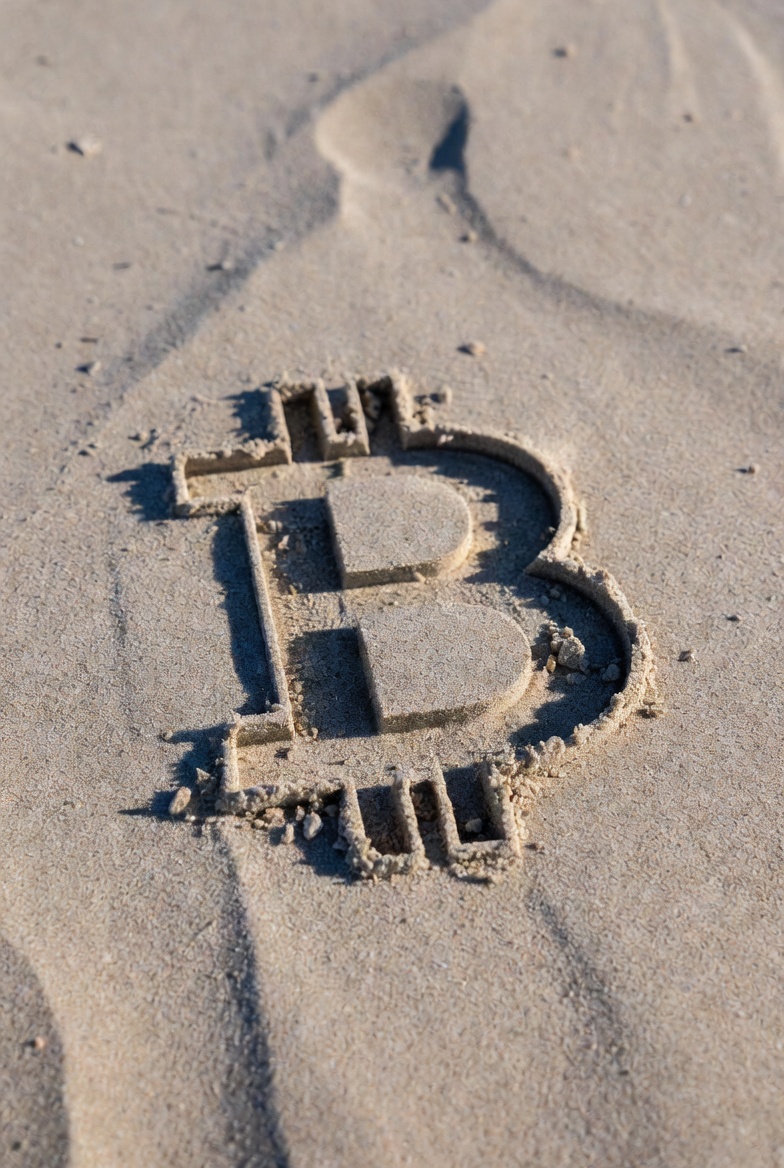 MilkyWayDecoder's tweet image. Bitcoin hit $69K in 2021.

FOUR years later — after Trump backing it, US gov blessing it, states adopting it, BlackRock pumping it, the whole world worshipping it like some financial religion… and it STILL can’t even 2x. 😂🔥

Call it “digital gold” all you want — real gold…