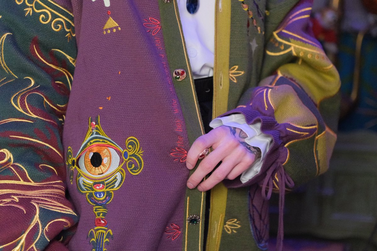 knockthrice's tweet image. cardigan inspired by mysterious moody wizard and his chaotic, trinket filled room 🏰💕✨🍳🔥