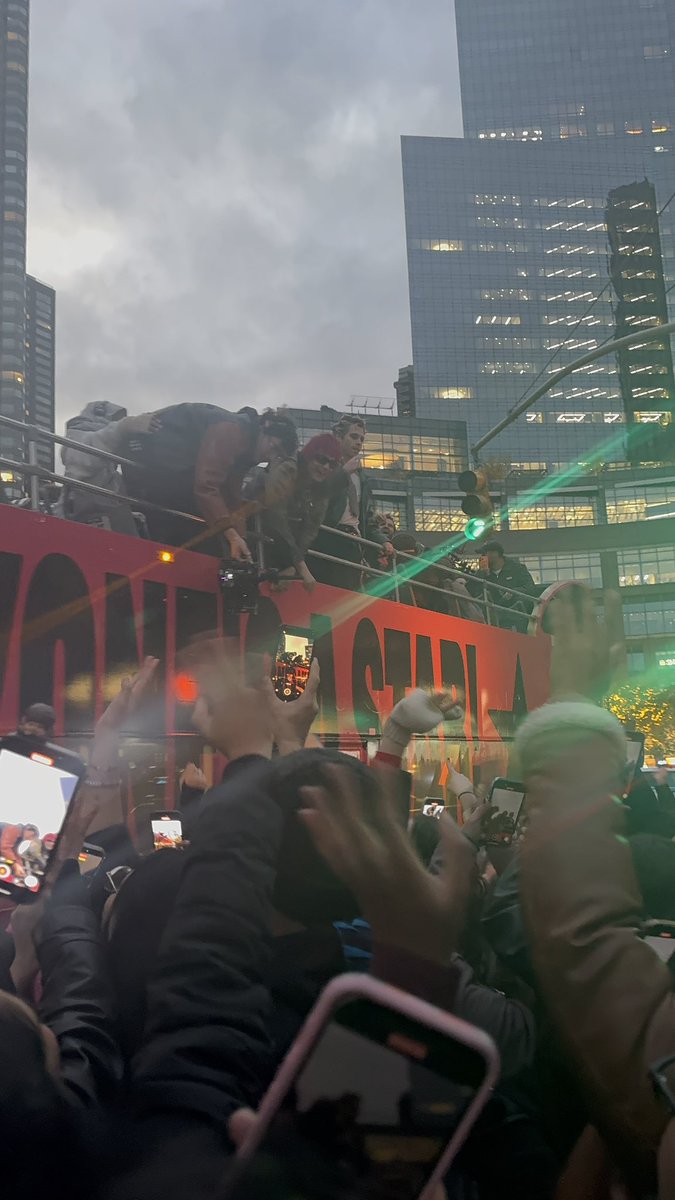 httpamanda's tweet image. wow i love my boys in a boyband 🫣