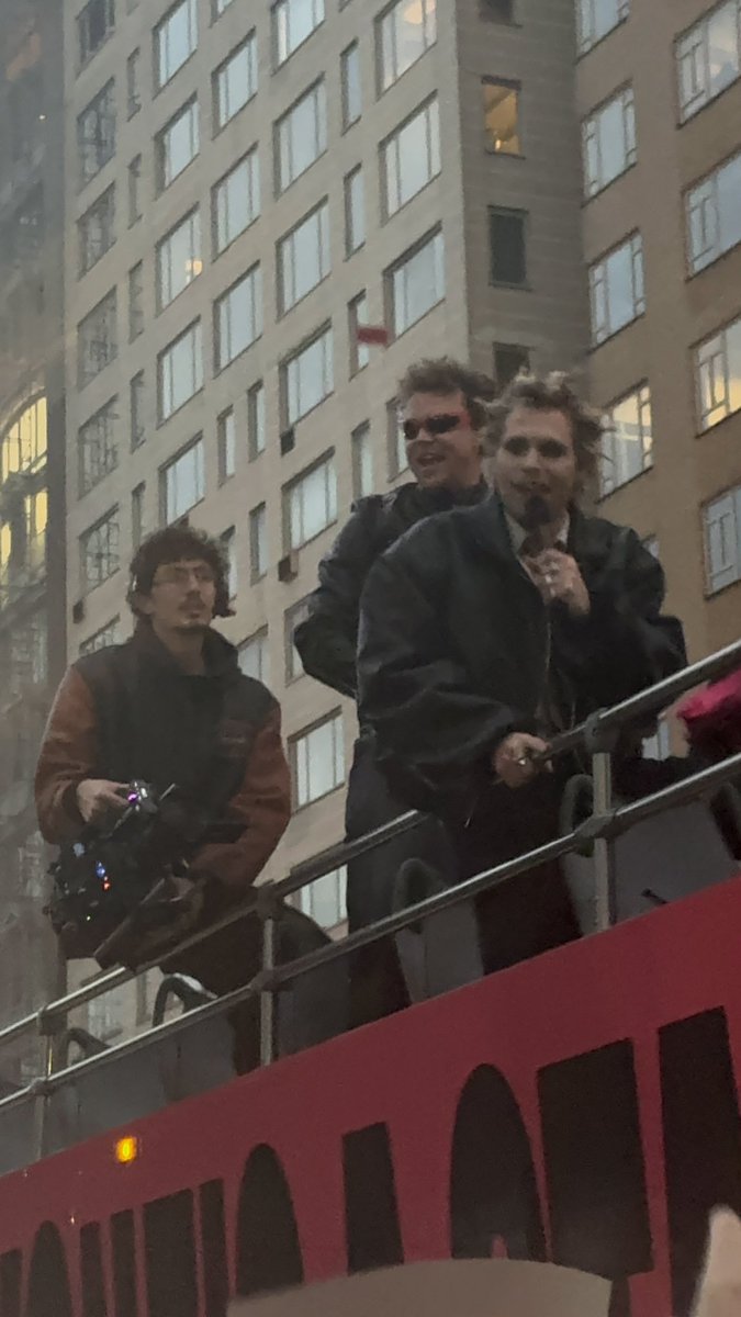 httpamanda's tweet image. wow i love my boys in a boyband 🫣