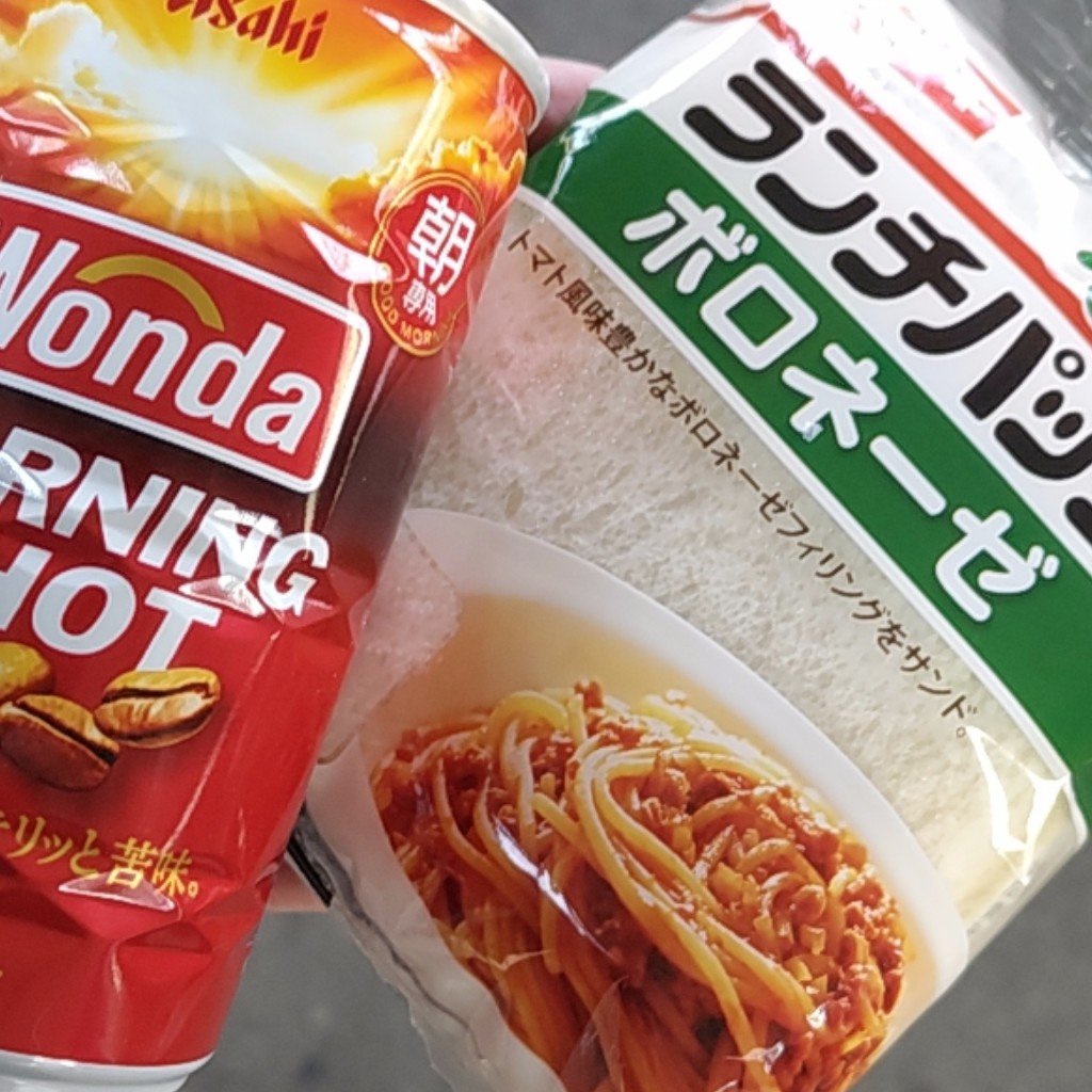 imeap_u2ar's tweet image. 今朝はコレ

朝だけど
　ランチパック
と、朝専用の
　モーニングショット