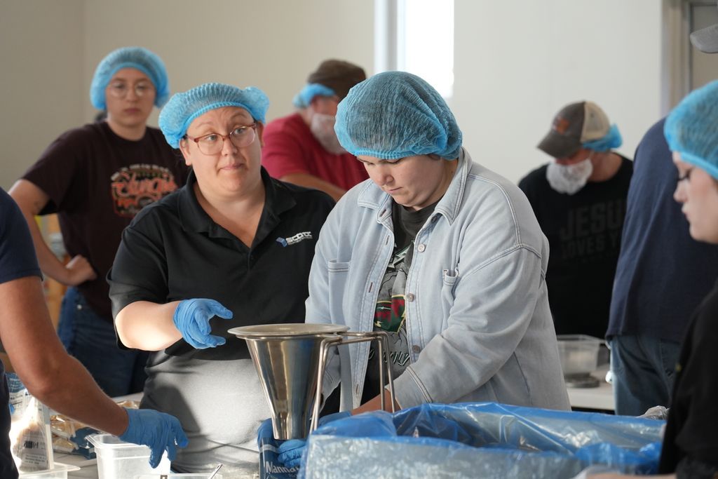 scott_equipment's tweet image. Team Scott Equipment had a fantastic day volunteering at Feed My Starving Children, packing meals for children in need worldwide.  Proud to support FMSC’s mission and be part of something greater than ourselves.  #ScottEquipmentCares #FMSC #VolunteerDay #GiveBack #Teamwork