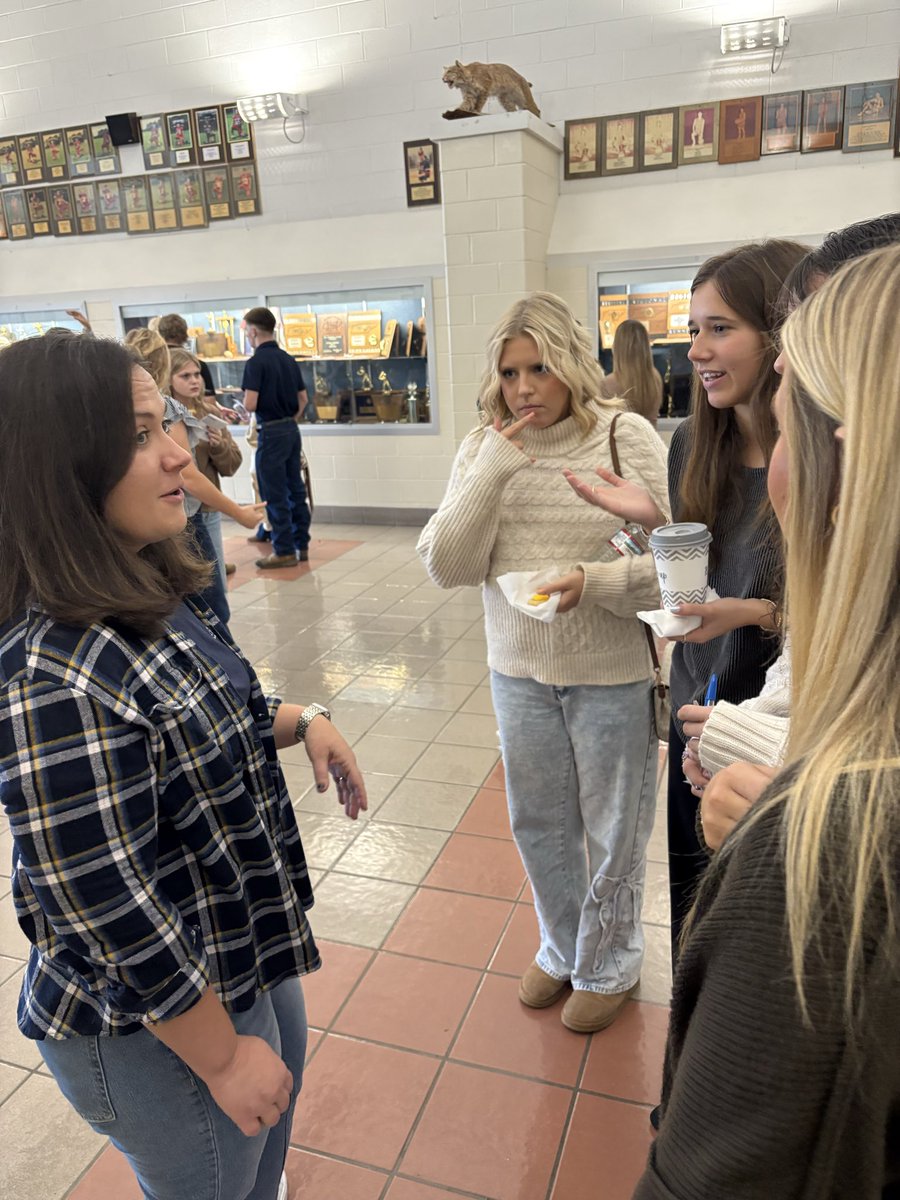 UTC_CJ's tweet image. Dr. C attended Polk County High School’s Career Con today and spoke with students about a career as a professor AND about crime and criminal justice.

@UTChattanooga