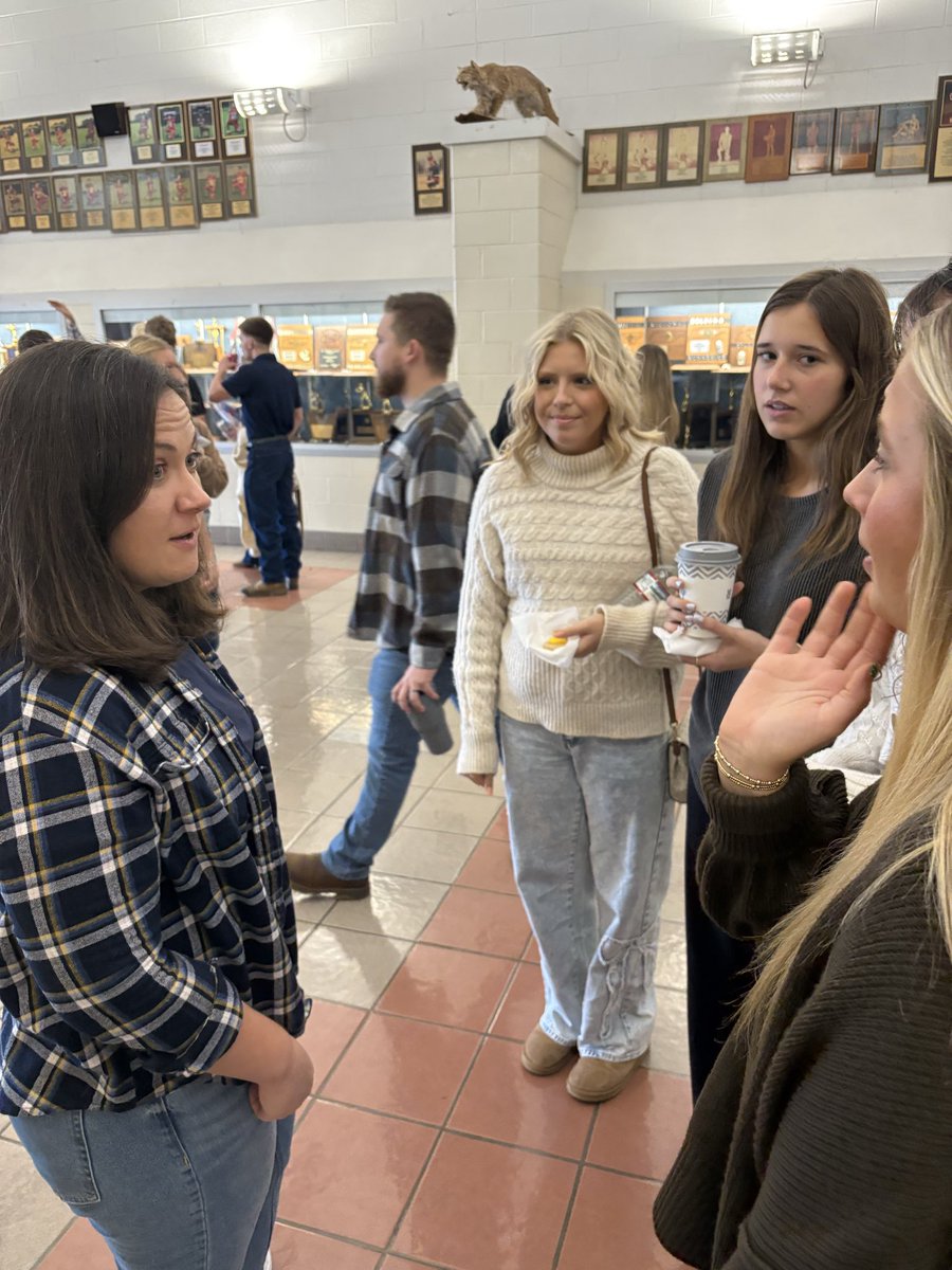 UTC_CJ's tweet image. Dr. C attended Polk County High School’s Career Con today and spoke with students about a career as a professor AND about crime and criminal justice.

@UTChattanooga