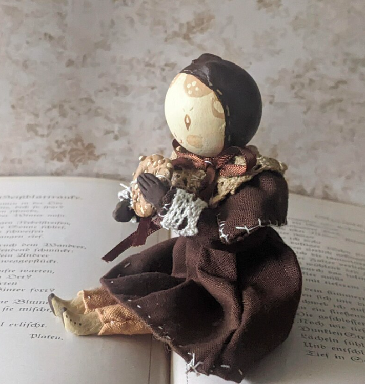 brezel samdoll
handmade&amp;handsewn&amp;handpainted
for sale,within shop.
late fall c.2025