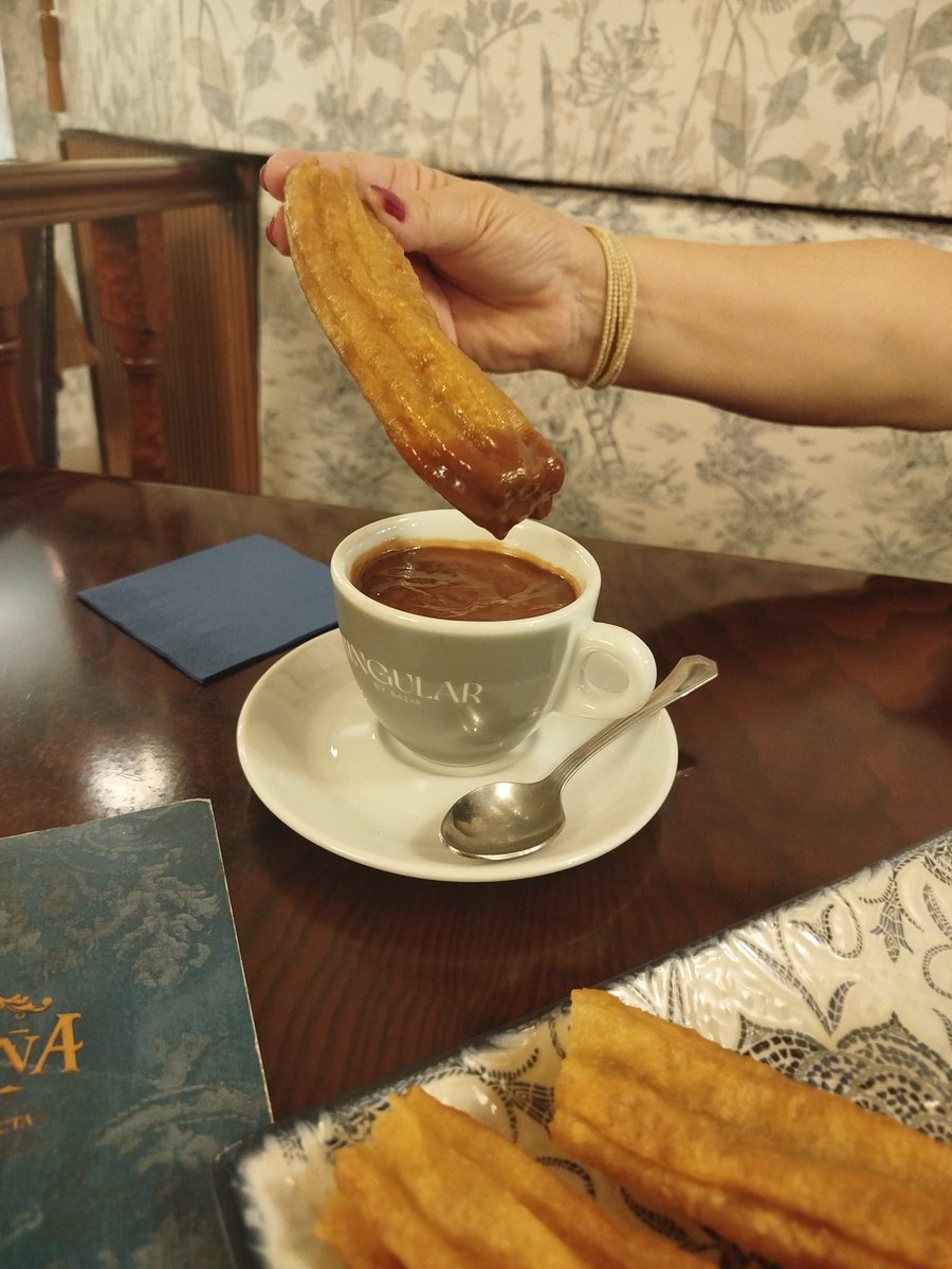 grancafe_espana's tweet image. En mañanas en las que hace frío, nada mejor que un #desayuno que nos encaje el cuerpo en @grancafe_espana #chocolatealataza #churros #picatostes #elmejorcafe #Sevillacentro #tradiciones #Otoño #brunch #breakfast #tortilladepatatas