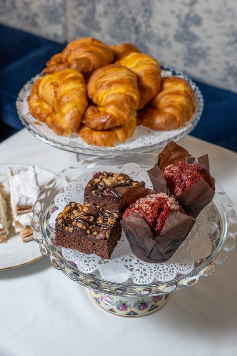 grancafe_espana's tweet image. En mañanas en las que hace frío, nada mejor que un #desayuno que nos encaje el cuerpo en @grancafe_espana #chocolatealataza #churros #picatostes #elmejorcafe #Sevillacentro #tradiciones #Otoño #brunch #breakfast #tortilladepatatas