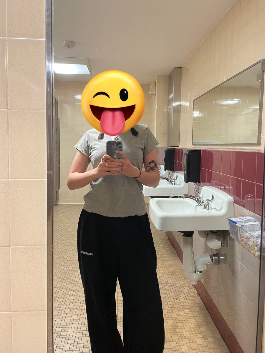 fartgirl21_'s tweet image. #FallVibes #Ilovetowalk #TeQuieroTantoQueMeEnceloHastaDeLoQuePudoSer🤷‍♀️