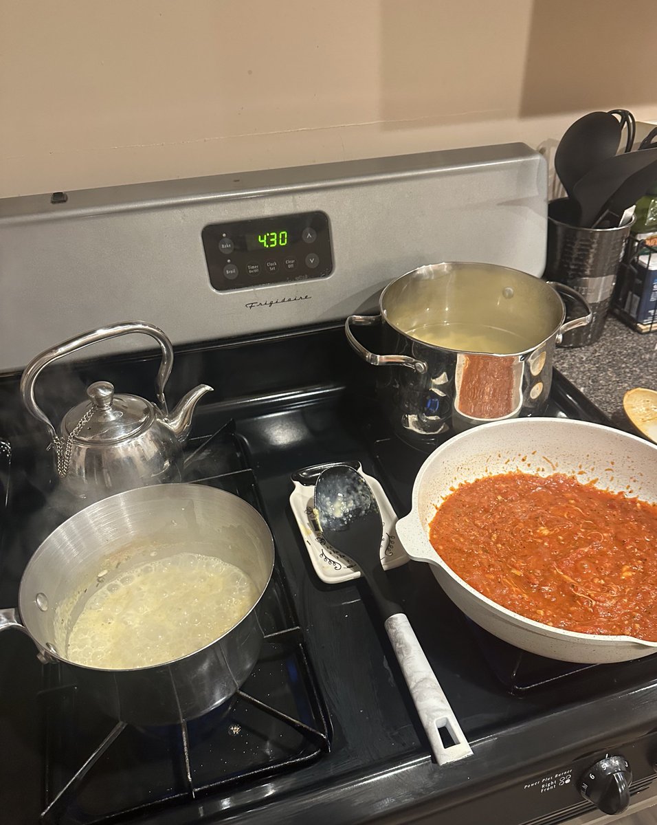 messycarroll's tweet image. I haven’t cooked real dinner in so long. Black Pepper Risotto with mostaccioli and fried zucs 💋