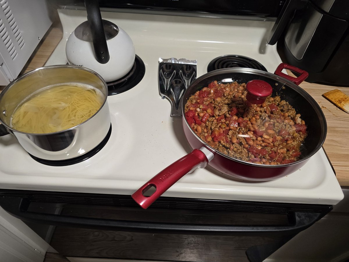 ArcherSys's tweet image. I&apos;m making Chili Spagoot for the Family for dinner tonight 🤤🤤🤤

#Dinner #HomeCooked #Family #Colorado
