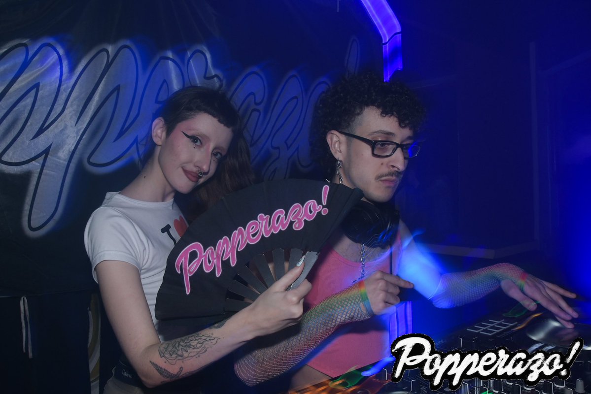 majomusheher's tweet image. q manera d darlo  💅