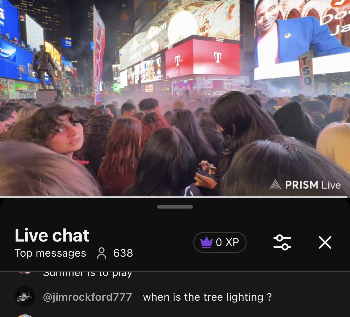 CUMAGAlN_'s tweet image. Imagine tuning in thinking you’re about to watch a tree lighting and then 5sos show up