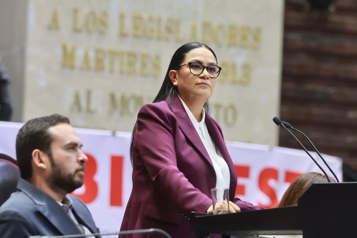 A_MontielR's tweet image. Comparecí ante la @Mx_Diputados para informar los hechos y avances de la Política de Bienestar, que está cambiando vidas en cada rincón del país.

Los resultados son claros:

✅ 13.4 millones de personas salieron de la pobreza.
✅ Disminuyó la desigualdad.
✅ La prosperidad es…