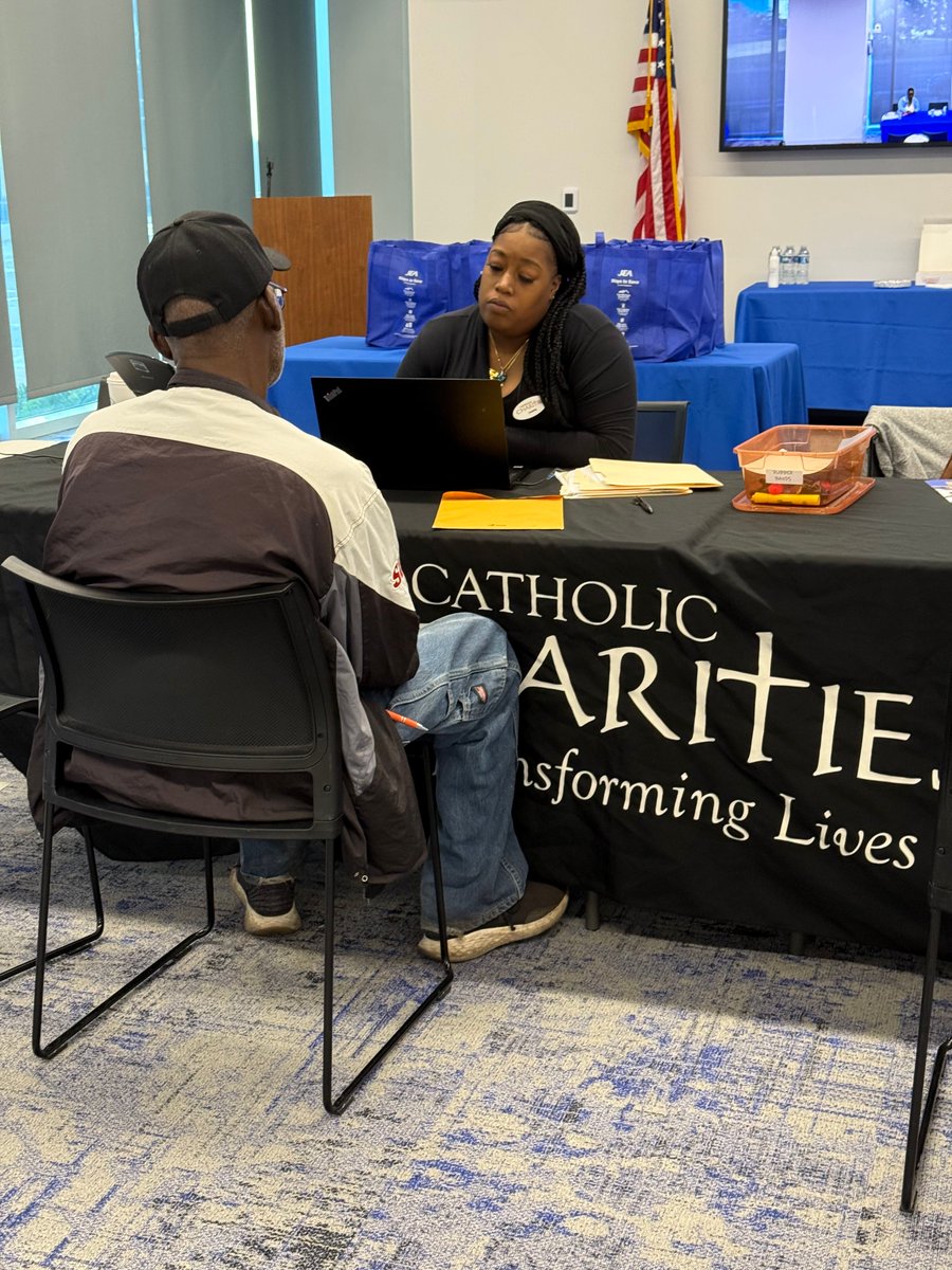 NewsfromJEA's tweet image. This month&apos;s Senior Day welcomed a new partner agency, @HealthyFla. They joined us and other organizations to provide a one-stop shop resource fair for seniors in our community. 

🗓️ Next Senior Day: Dec. 17th

#BuildingCommunity