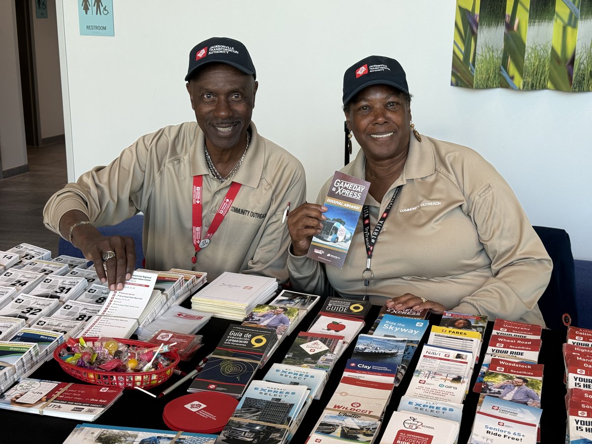 NewsfromJEA's tweet image. This month&apos;s Senior Day welcomed a new partner agency, @HealthyFla. They joined us and other organizations to provide a one-stop shop resource fair for seniors in our community. 

🗓️ Next Senior Day: Dec. 17th

#BuildingCommunity