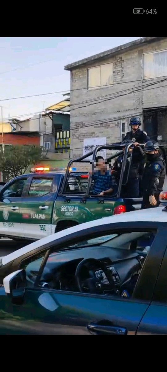 Estudiante de Arqueología de la ENAH es detenido ilegalmente en la entrada de la Escuela, a las 3:50 hrs. con un operativo policíaco relampago de parte de la SSC-CDMX Sector 59 Vikingo y Policía Auxiliar en 3 camionetas granaderas, una patrulla y una moto con aprox. 15 elementos.