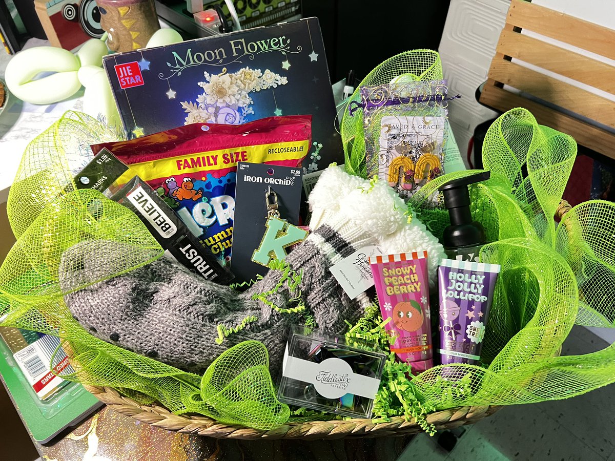 Katie Outlaw tweet media