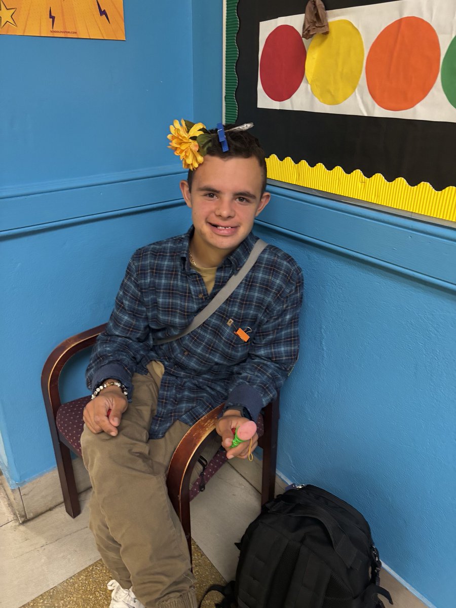 WSSC914's tweet image. 🍁Fall fun and congratulations to our Student of the Month at the North Salem campus!

🍁Diversión de otoño y felicitaciones a nuestro Estudiante del Mes en el campus de North Salem.
#fallfun #northsalemcampus #studentofthemonth #thewestchesterschool