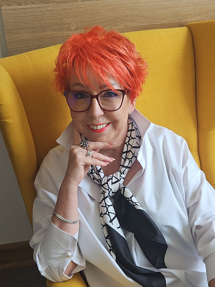 IwonaZywko's tweet image. 🟡Dołączając do Polski 2050 w 2020 roku, wierzyłam, że polityka może być uczciwa, merytoryczna i bliska ludziom. 
Przez kolejne lata zdobywałam doświadczenie na wszystkich szczeblach organizacji – od wolontariatu po przewodniczenie kołu. 
To pozwoliło mi przekonać się, że siła…