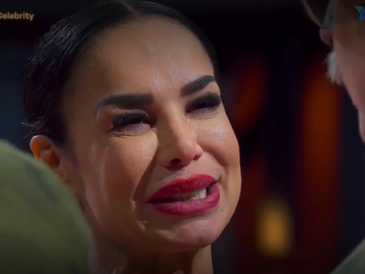 adamesrules's tweet image. Lis Vega después de que el viejón arrastró con ella y la dejó como estúpida. 

Se derritió más esa transformer.

#LaGranjaVIP