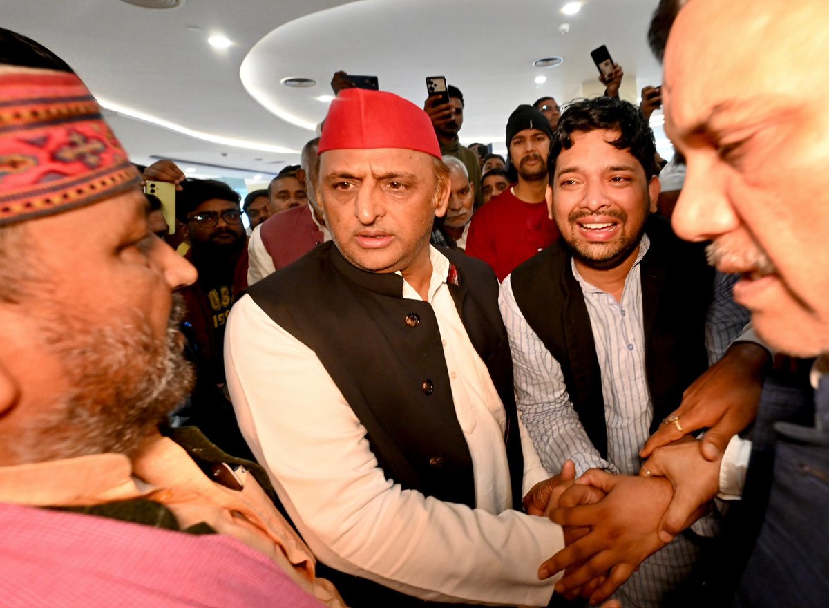 bstvlive's tweet photo. लखनऊ में सपा विधायक सुधाकर सिंह का निधन 
➡मेदांता अस्पताल में ली अंतिम सांस 
➡मल्टी ऑर्गन फैलियर के चलते निधन 
➡कई दिनों से वेंटिलेटर सपोर्ट पर थे
➡घोसी उपचुनाव में सुधाकर ने जीता था चुनाव
➡सपा अध्यक्ष अखिलेश यादव मेदांता पहुंचे 
➡अखिलेश यादव ने निधन पर दुख व्यक्त किया
➡मेदांता अस्पताल में शिवपाल यादव मौजूद.

#Lucknow @yadavakhilesh @samajwadiparty @shivpalsinghyad
