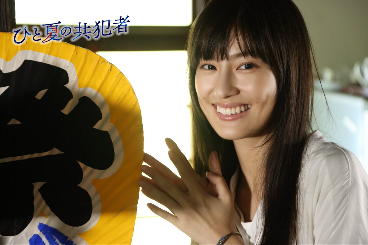 ⋆ ₊˙⟡☾ #ひと夏の共犯者 ☽⟡˙₊ ⋆
-明日𝟐𝟏日(𝐅𝐫𝐢)深夜𝟐𝟒:𝟏𝟖放送-

⋱#ドラマひと夏 𝐨𝐟𝐟 𝐬𝐡𝐨𝐭 🎐⋰

眞希(#恒松祐里)と澪🌗
クール&amp;キュートなオフショットをお届け📸

ついに警察と接触…⁉︎
ますます目が離せない第𝟖話はいよいよ明日！