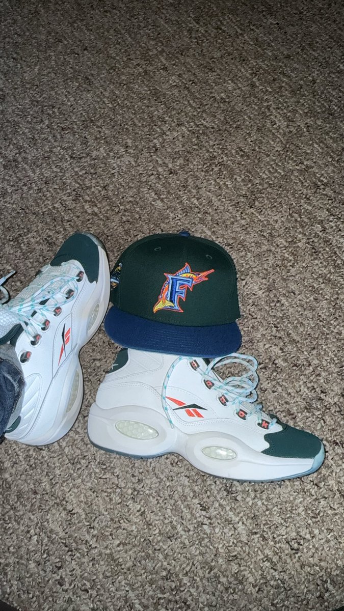 KicksNfitteds26's tweet image. JUST A #PINDEJOS REPRESENTATIVE HERE WHO ENJOYS FITTED HATS AND THATS NO CAP. HERES ONE FROM @lids