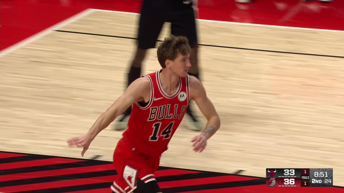 Matas with the two-hand finish!

@BuzelisMatas | @CHSN__ 