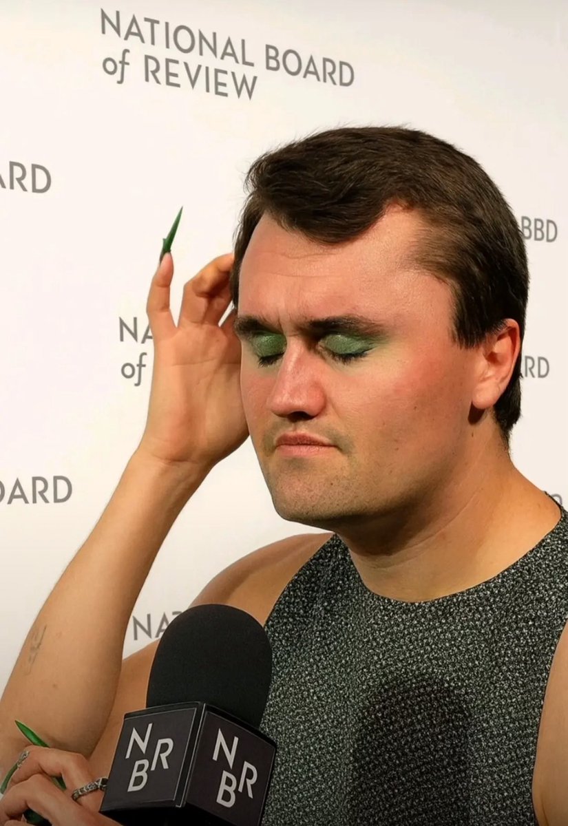 ThatManifested's tweet image. the concept of me looking cute at work so my work crush thinks i’m a baddie