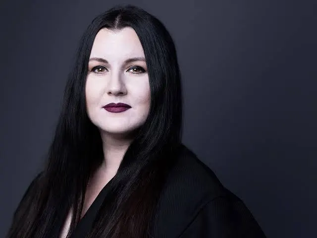 InteresGeneral_'s tweet image. ChatGPT va por vos 🤯 La nueva directora general de aplicaciones de OpenAI tiene la misión de lograr que ChatGPT sea indispensable en tu vida y ahora que tengas que pagar por sus servicios. Los avances tecnológicos se tienen que convertir en dinero. 

Ya esta disponible el nuevo…