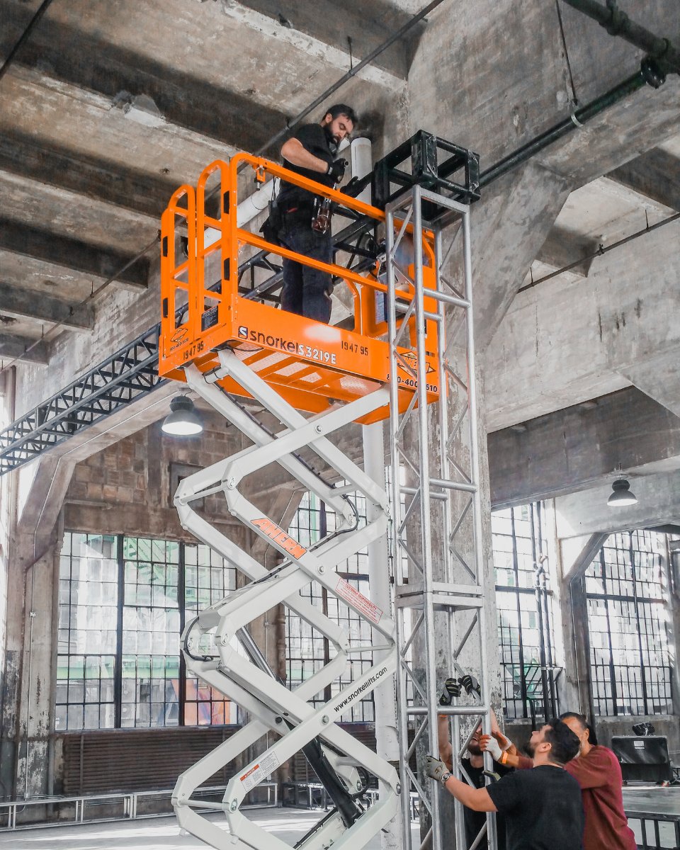 Teamwork makes the rig work. 💪🏗️⚡ #crossfireproav #rigginglife #productioncrew #nycevents