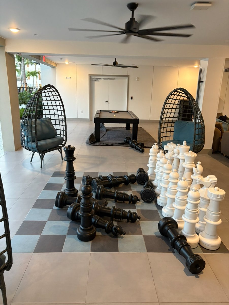 ThinkTallPR's tweet photo. Looks like the White Hats are still standing!  😉  #5DChess #LetsPlay #GodWins https://t.co/SlOKHVo1Yq