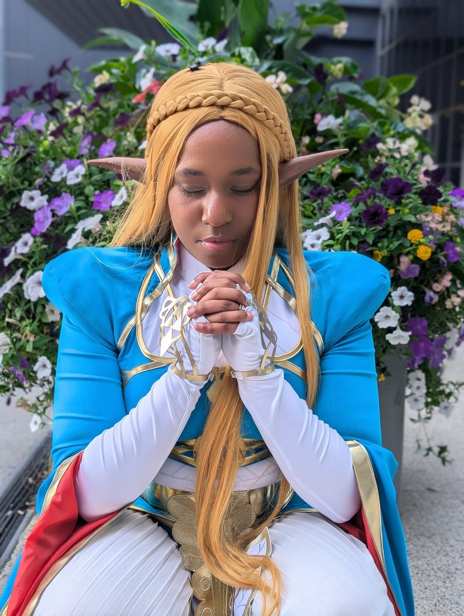 Akakioga's tweet image. I&apos;ve actually cosplayed Zelda too! ❤️