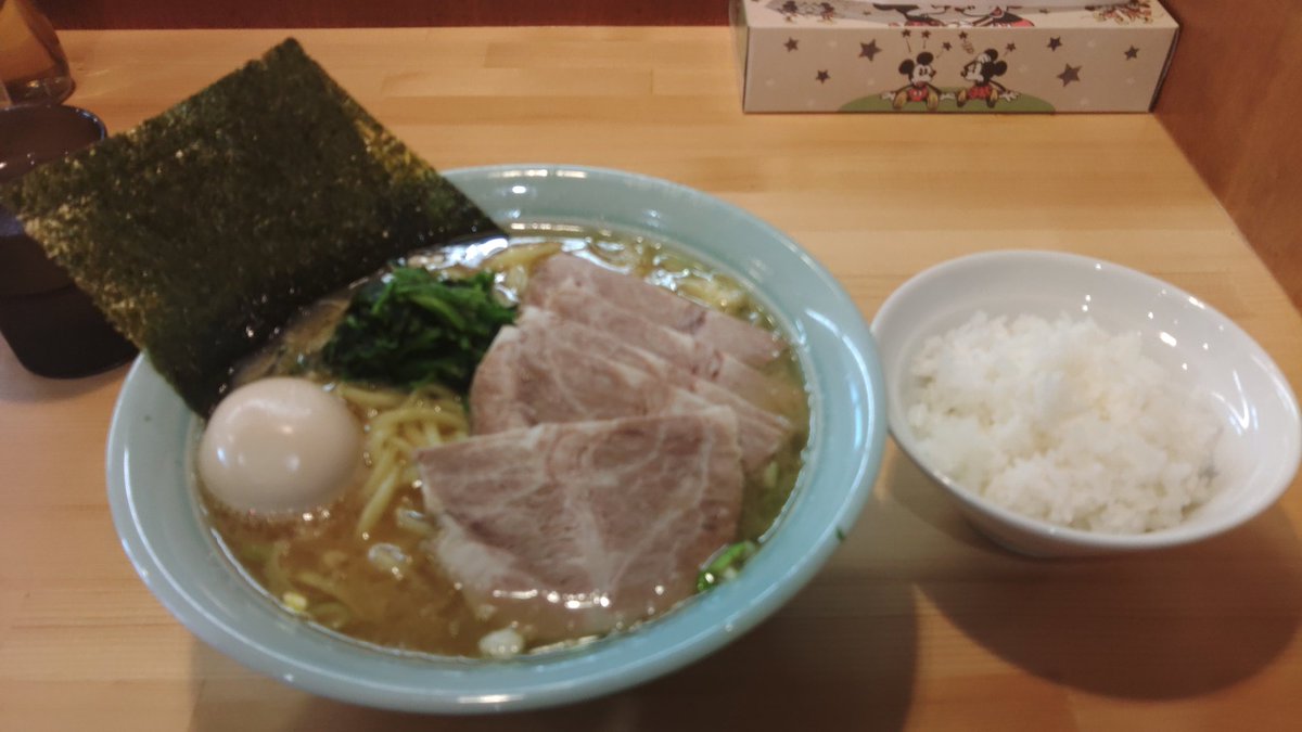 しん tweet media