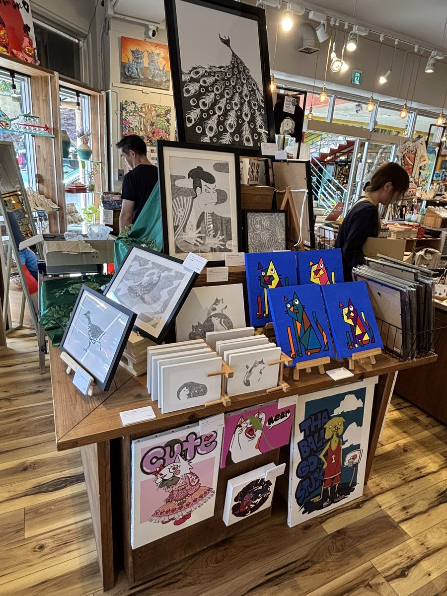 北谷町デポアイランドの「RYUSION」にて作品の展示、販売をさせて頂いております！！ミニ原画やポストカード、ステッカー、キーホルダーなどのグッズも販売しております！！ぜひお越しくださいー

今月29日まで！！！！