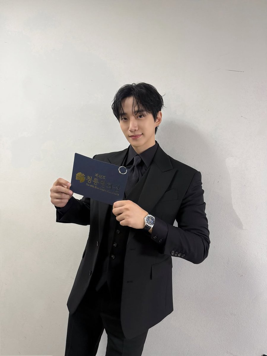 Kkorepo's tweet image. 「#2PM」#イ・ジュノ、「第46回青龍映画賞」に授賞者として出席…思わず見とれてしまうスーツ姿
#イジュノ
🔗korepo.com/archives/16097…