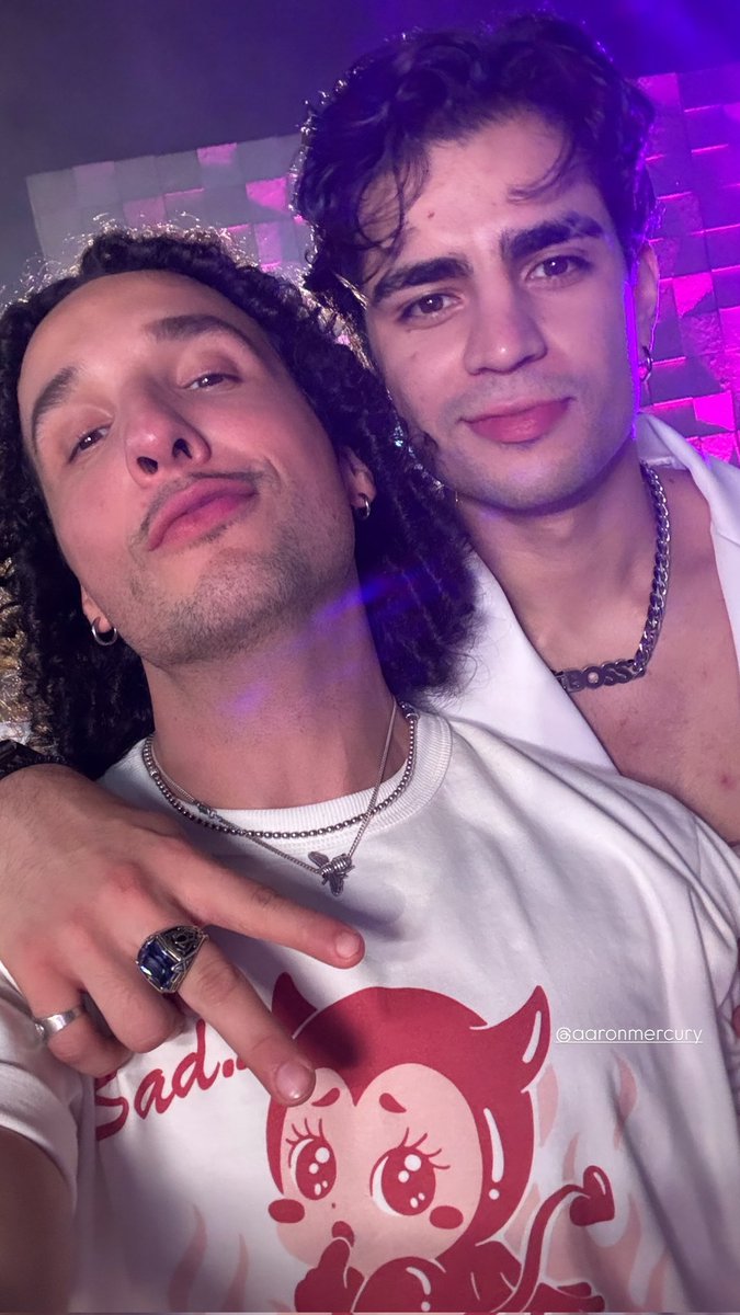 skyfvllofstrs's tweet image. AARON ES TAN GUAPO